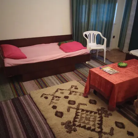 アパート Chayka Sea Garden- Entire Flat Or Spacious Private Or 3-bed Dorm- Big Balcony ヴァルナ