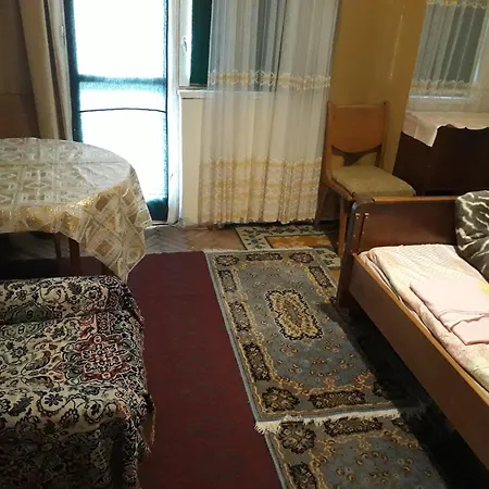 アパート Chayka Sea Garden- Entire Flat Or Spacious Private Or 3-bed Dorm- Big Balcony ヴァルナ