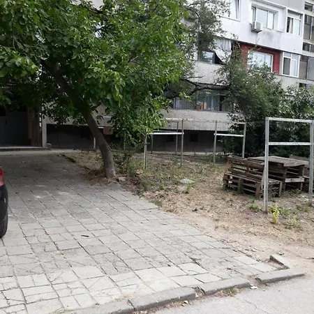 Chayka Sea Garden- Entire Flat Or Spacious Private Or 3-bed Dorm- Big Balcony Appartamento